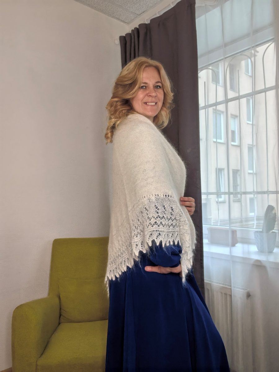 Белый пуховый платок