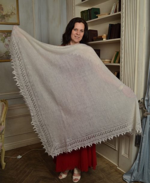 Белый пуховый платок