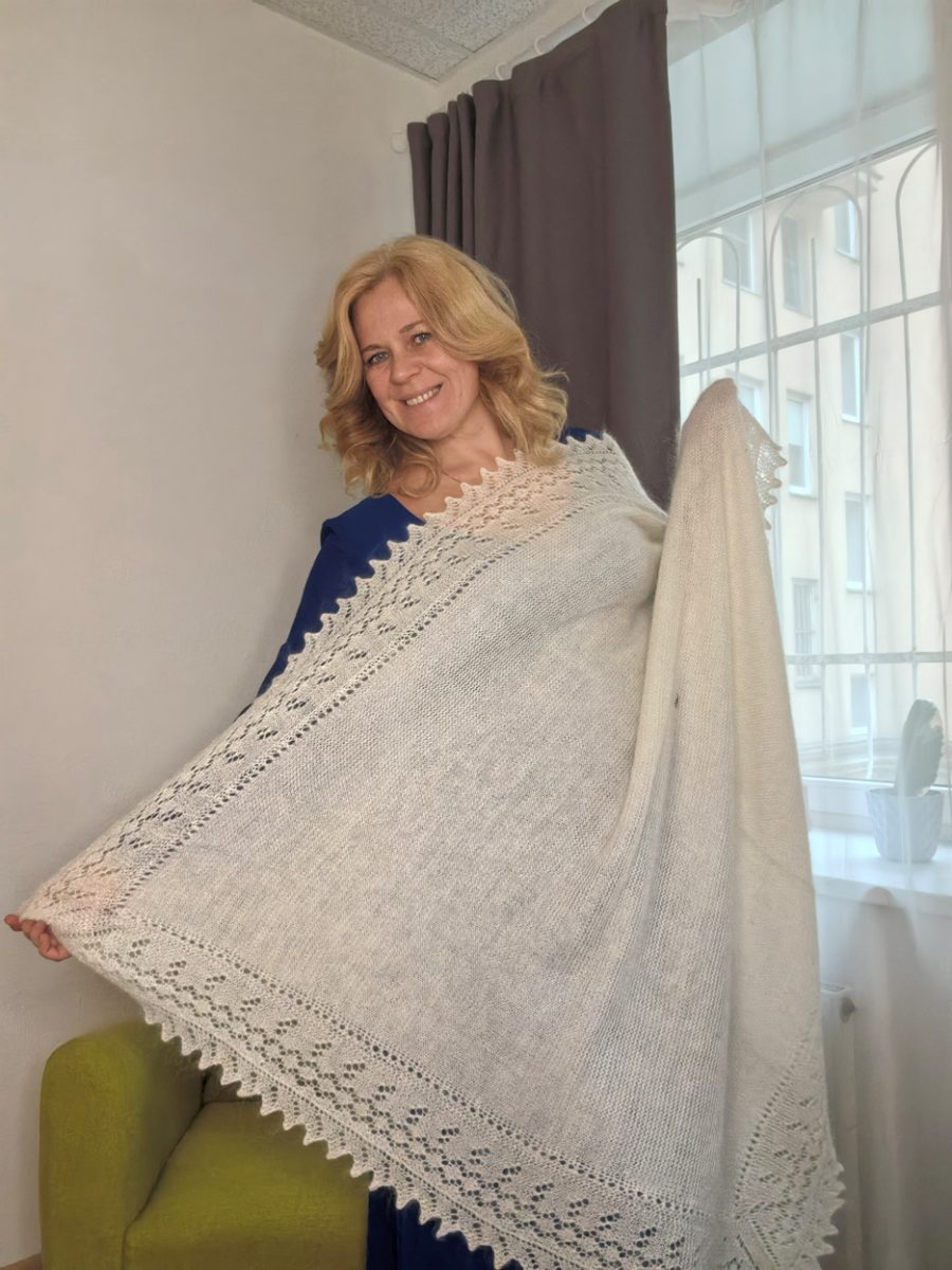 Белый пуховый платок