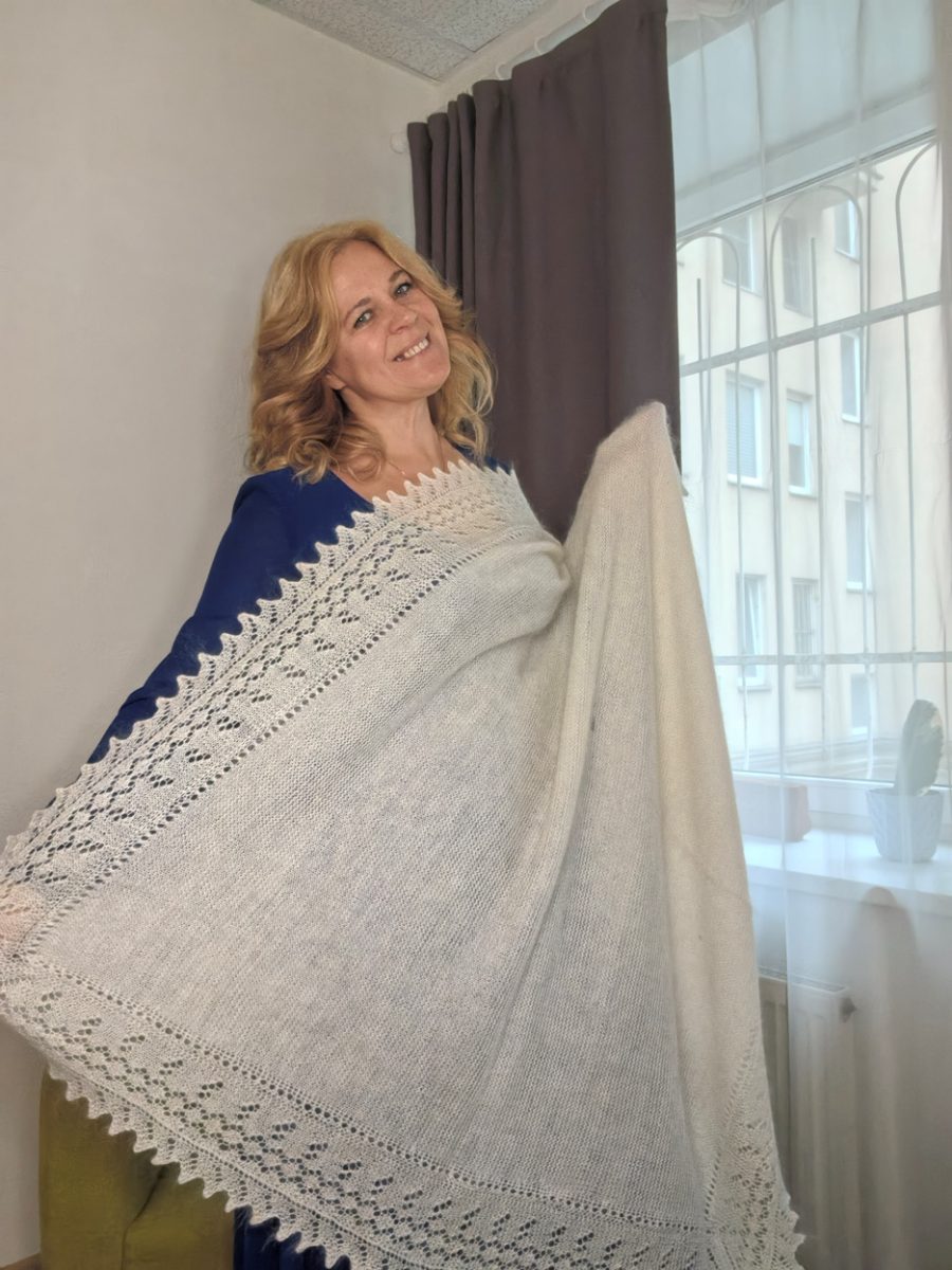 Белый пуховый платок