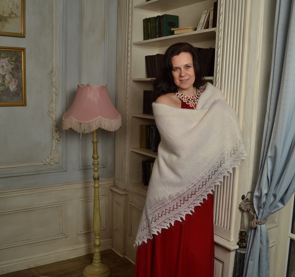 Белый пуховый платок