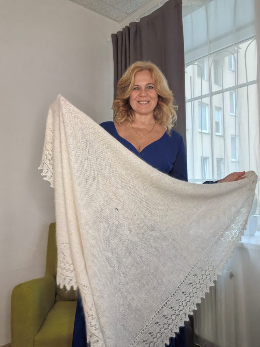 Белый пуховый платок