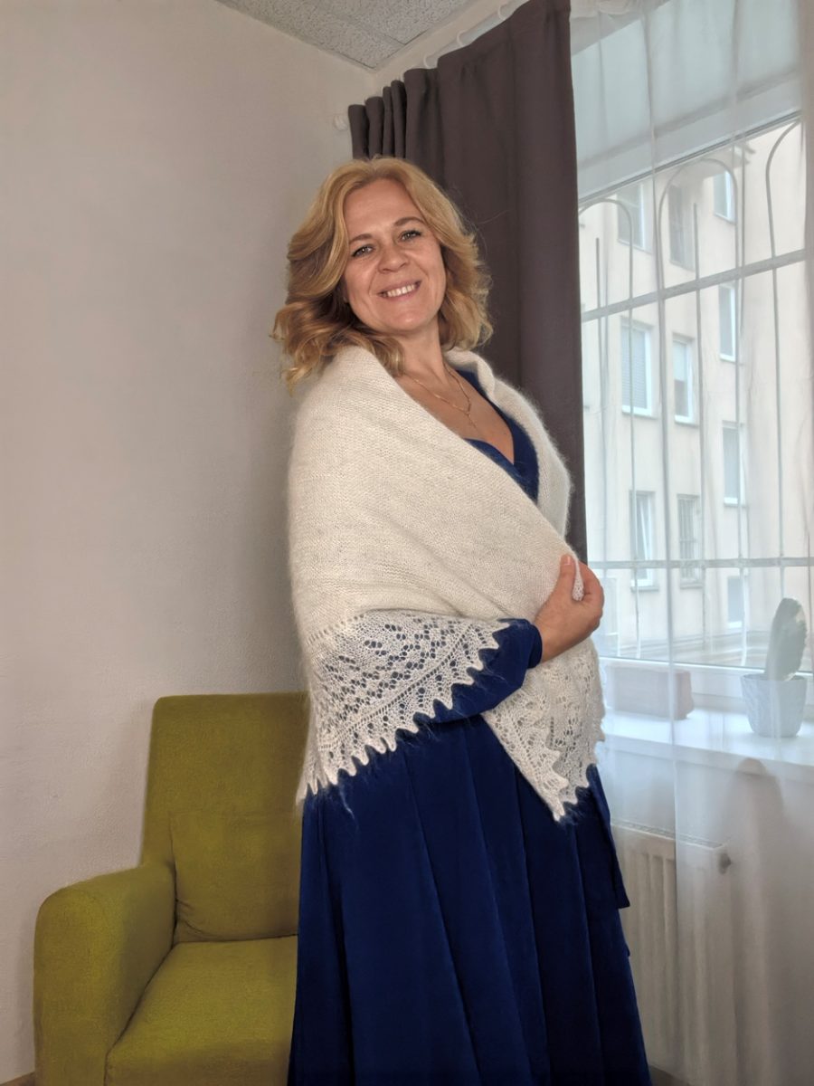 Белый пуховый платок