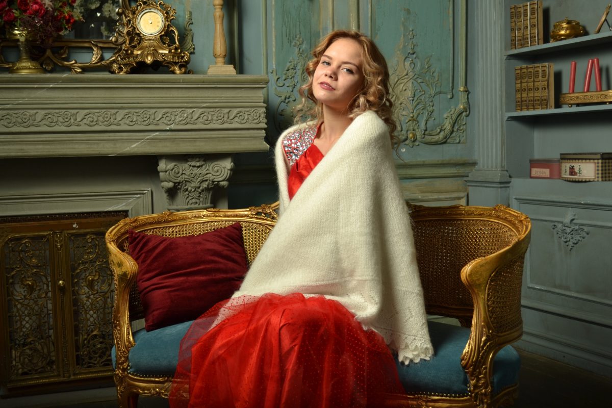 Белый пуховый платок