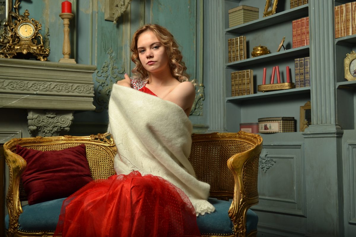 Белый пуховый платок