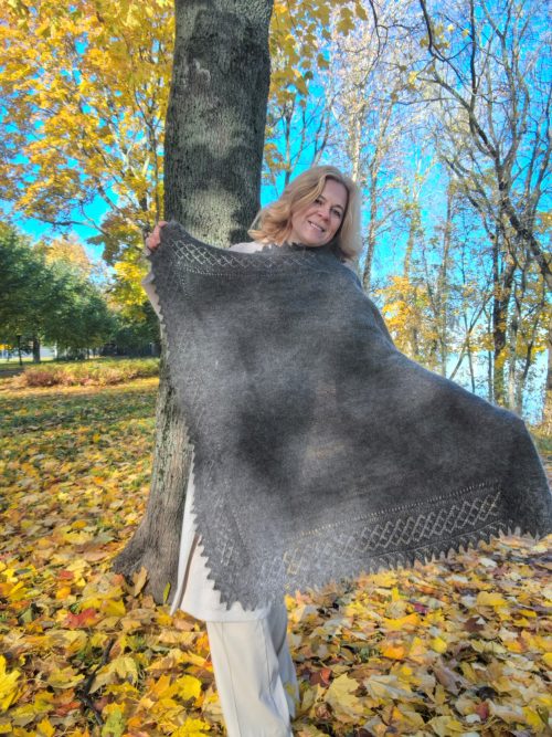 Маленький пуховый платок