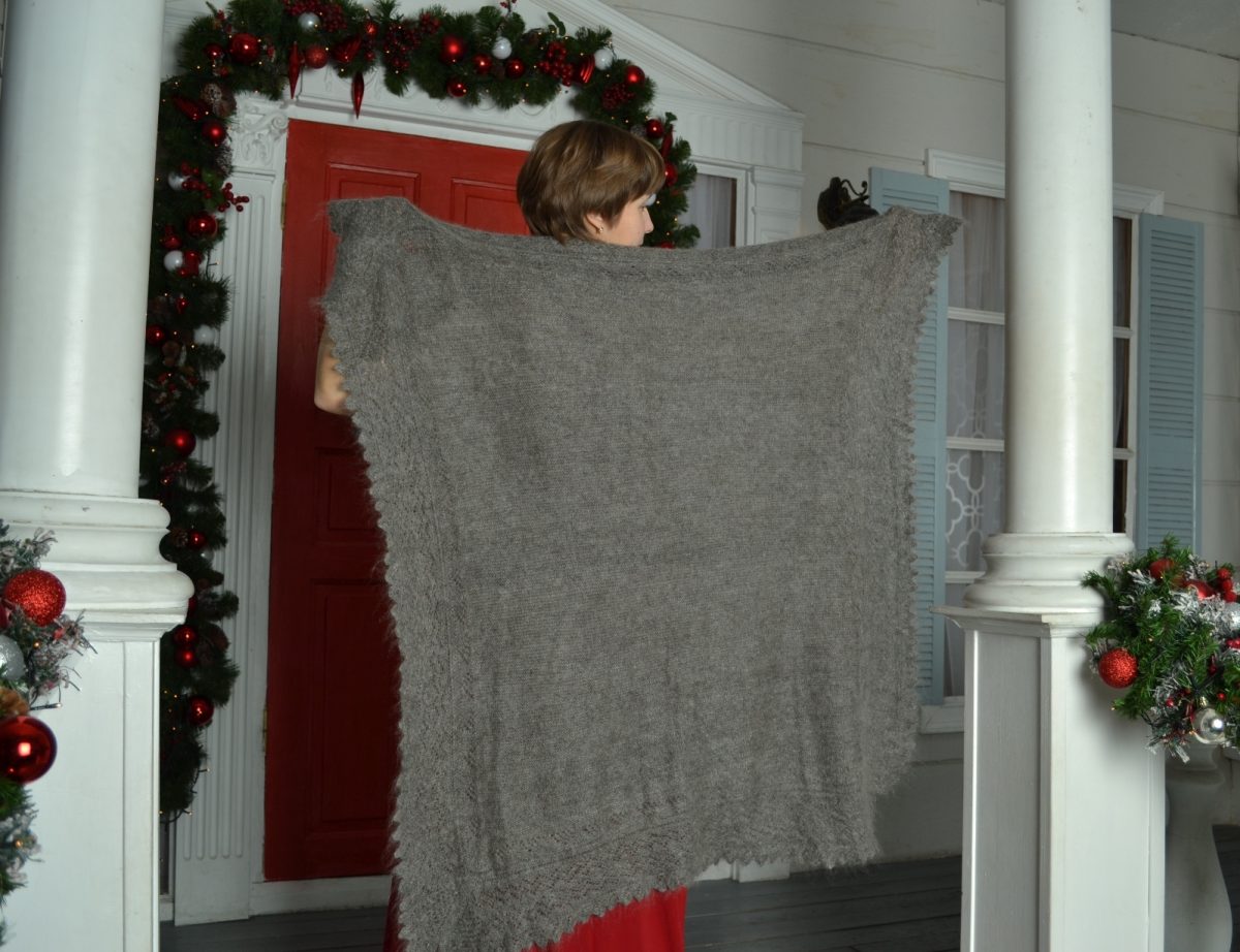 Маленький пуховый платок