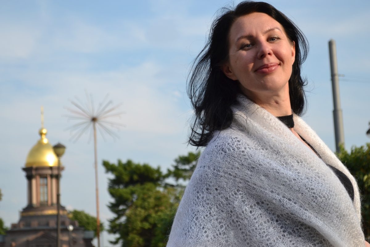 Пуховая паутиночка белая