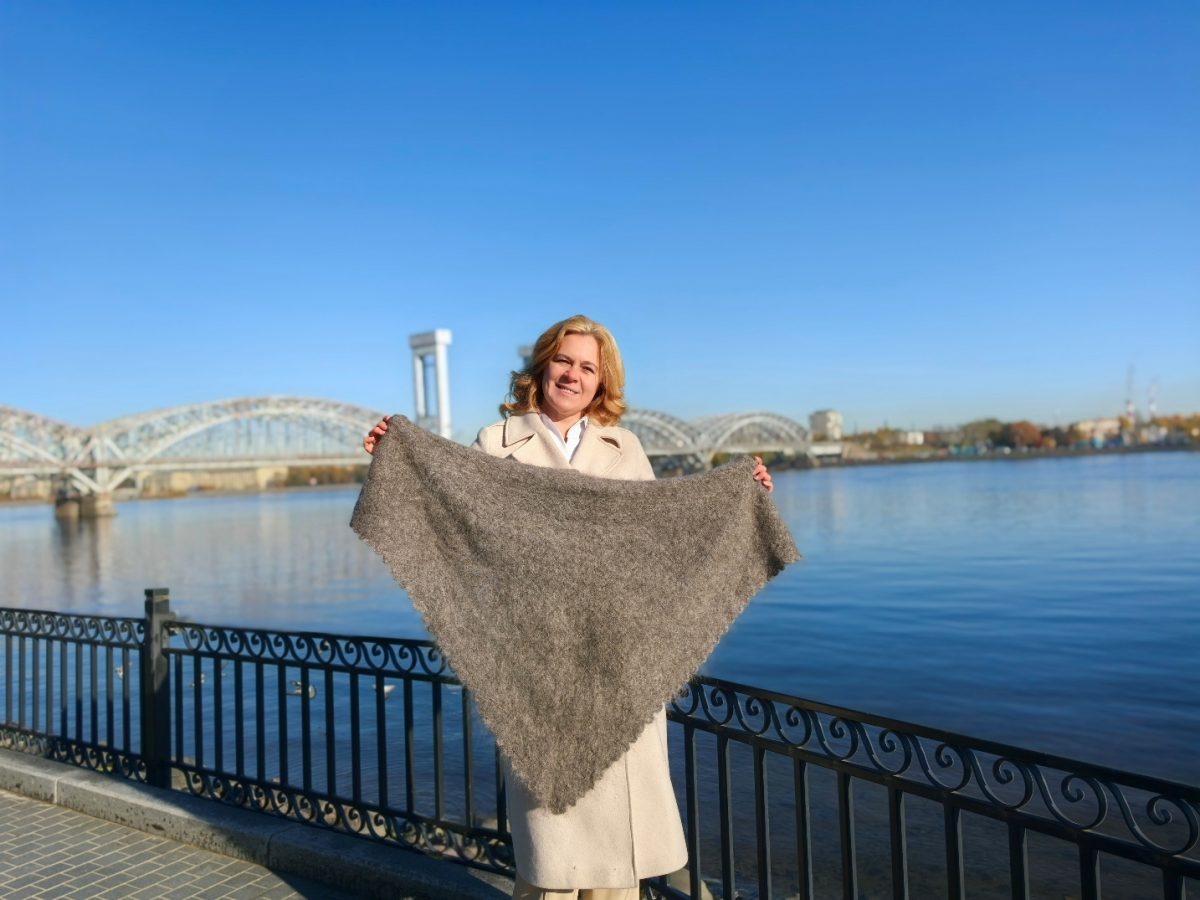 Косынка серая пуховая