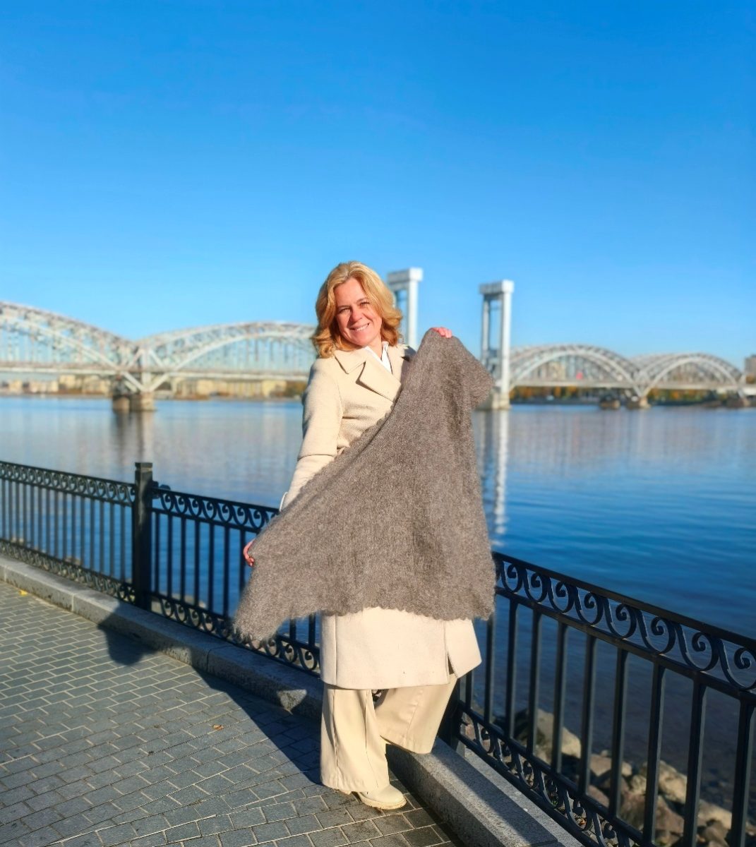 Косынка серая пуховая