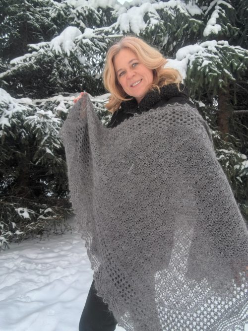 Пуховая косынка серая