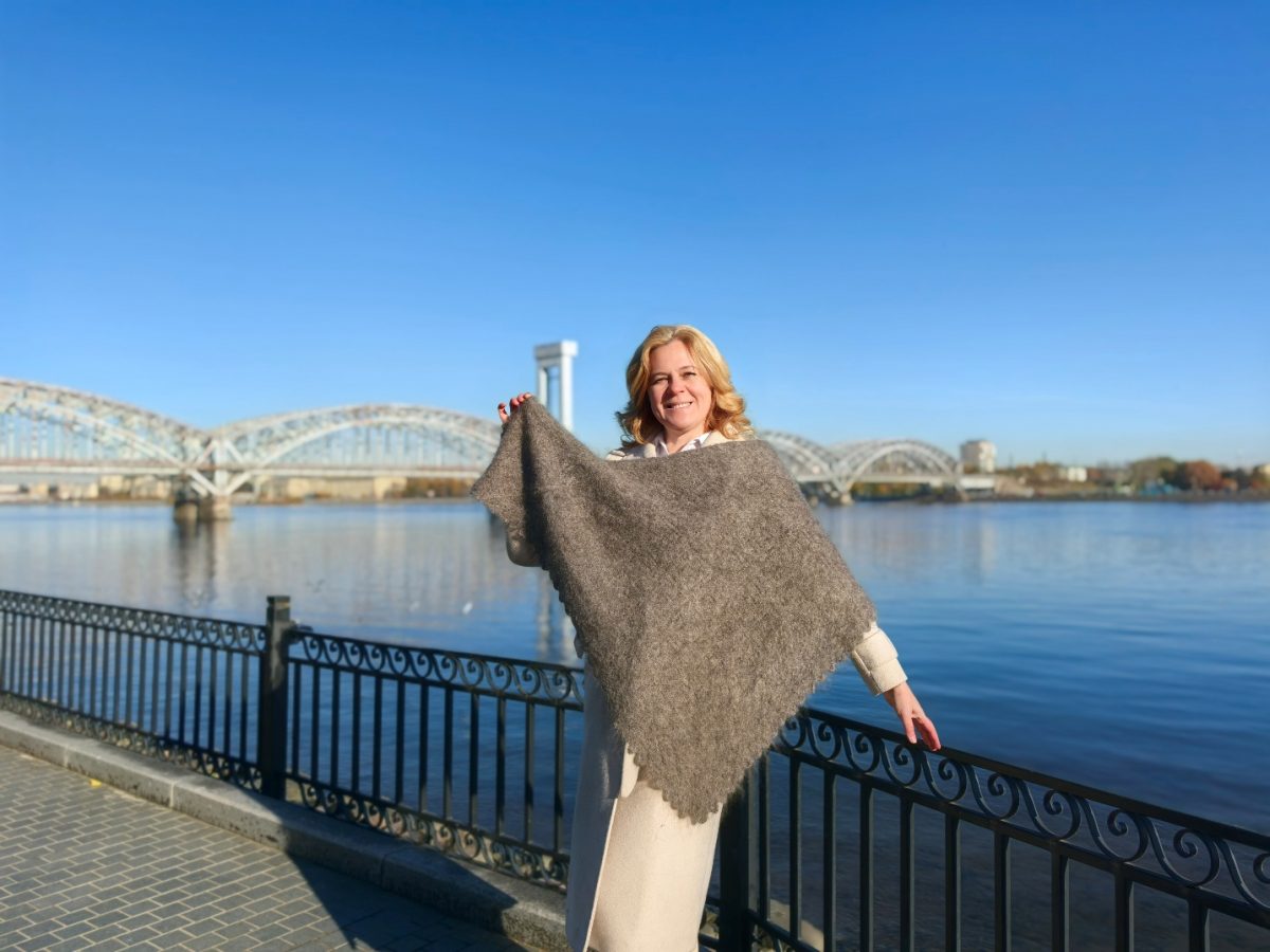 Косынка серая пуховая