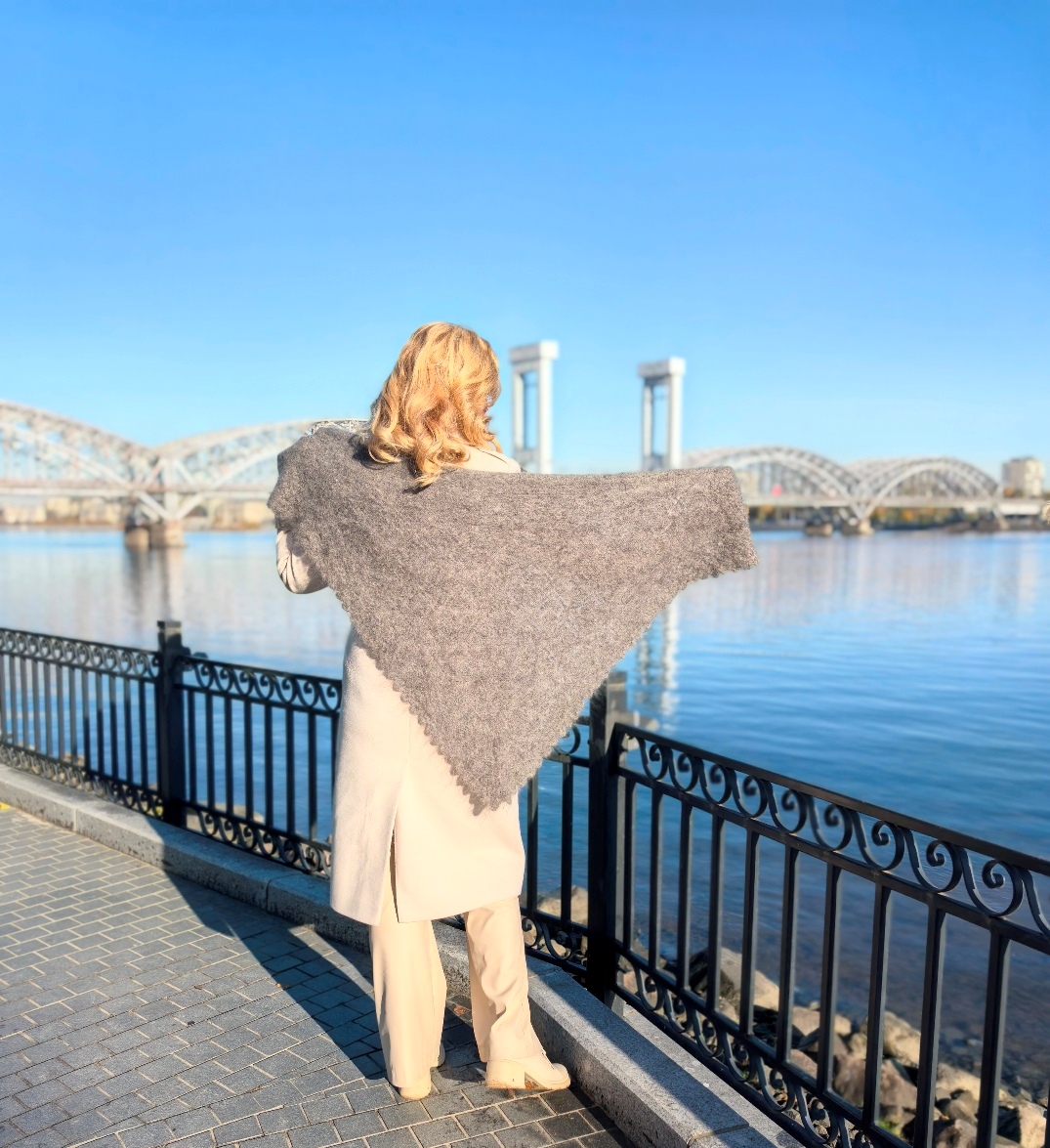 Косынка серая пуховая