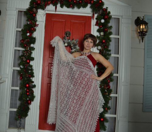 Белая пуховая паутиночка