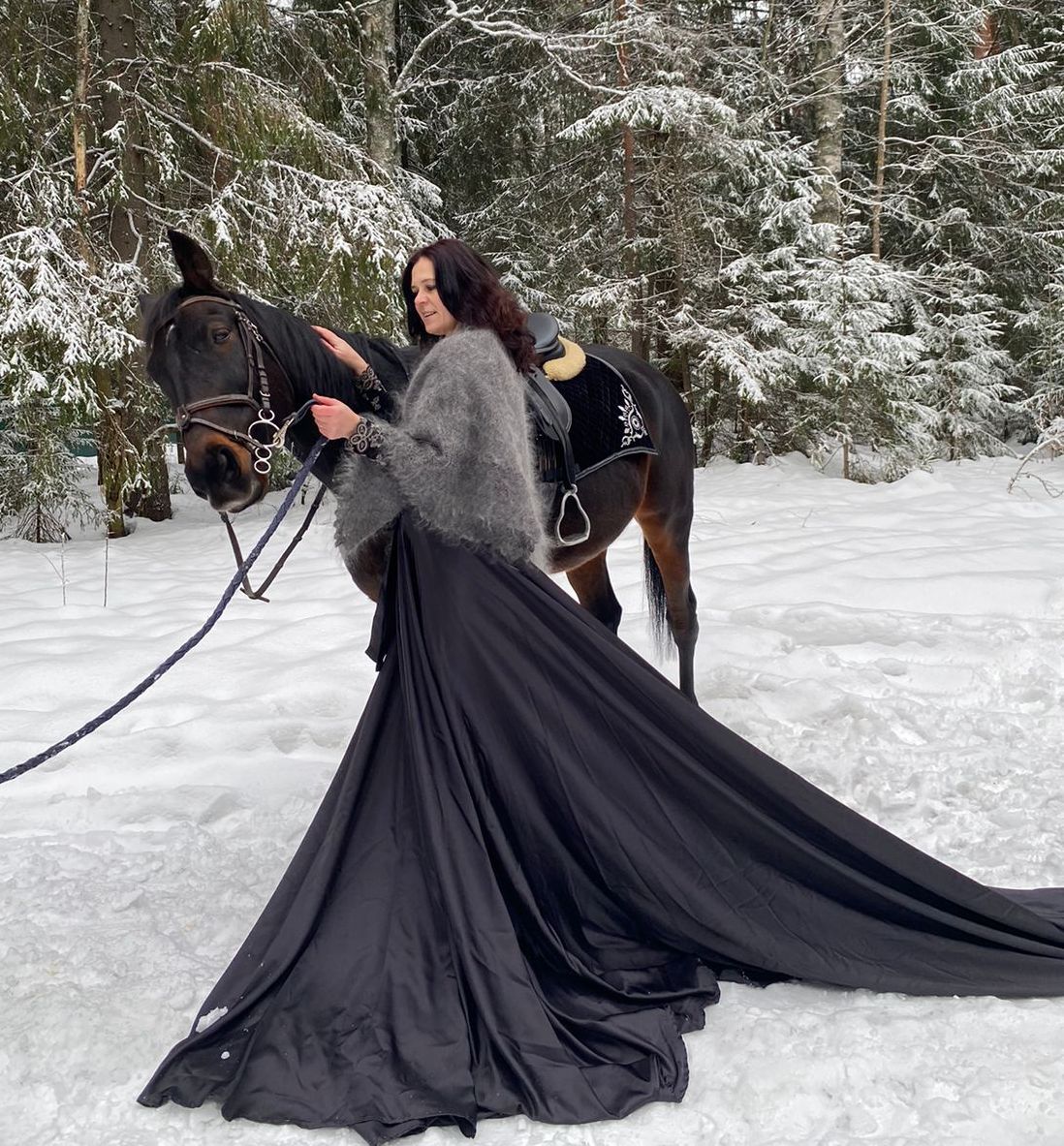 Серенький пуховый платок