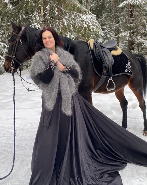 Серенький пуховый платок