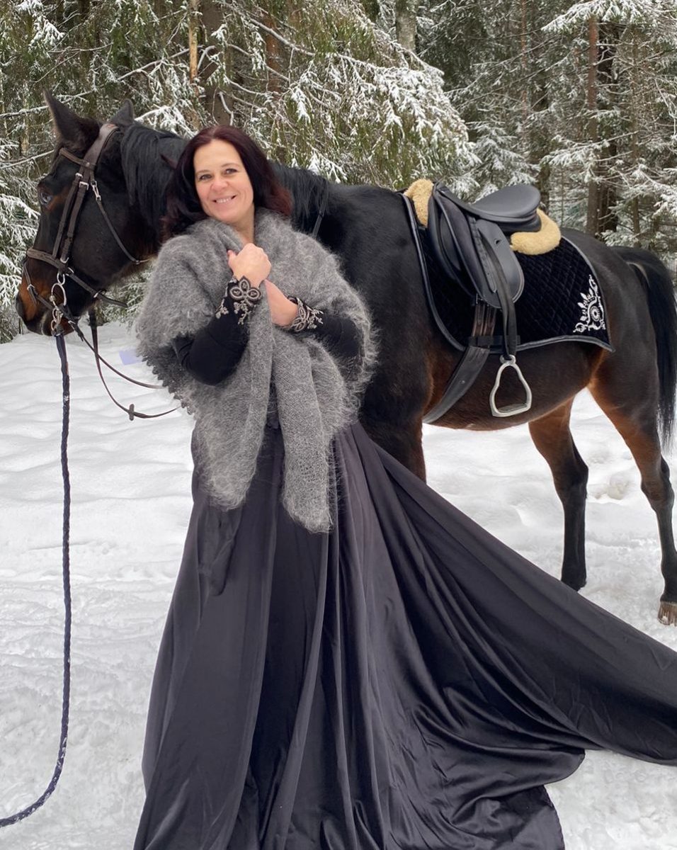 Серенький пуховый платок