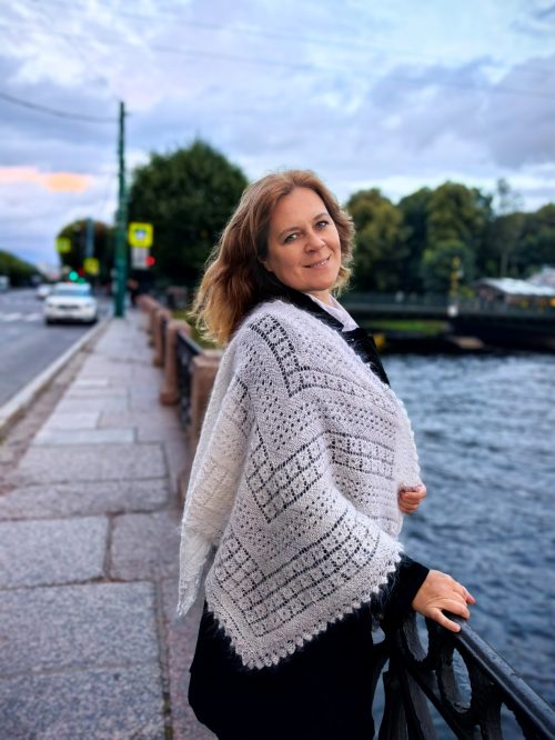 Пуховая белая косынка