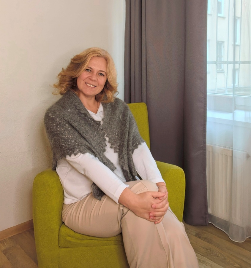 Серая пуховая косынка