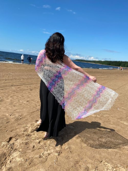 Сиреневый пуховый палантин