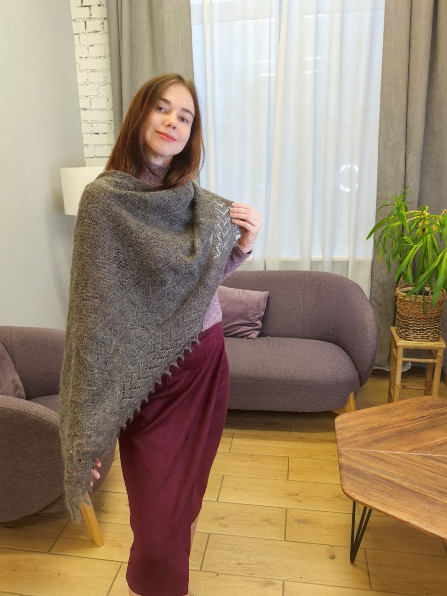 Серый пуховый палантин