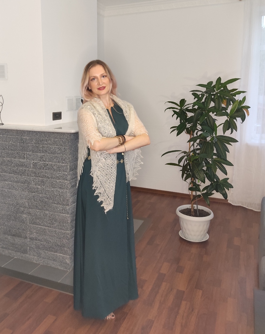 Белая тоненькая пуховая паутиночка