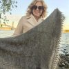 Маленький теплый пуховый платок