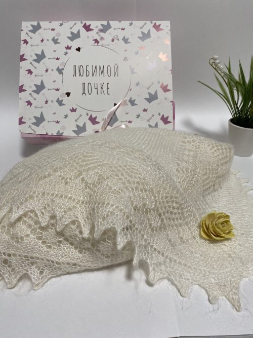 Пуховая шаль для дочки